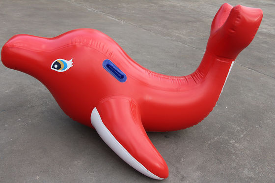 Juguetes flotantes inflables de agua de delfín rojo pequeño de 3*1m para el parque