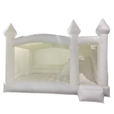 Casa de salto de boda blanca pura con deslizamiento de niños saltando castillo