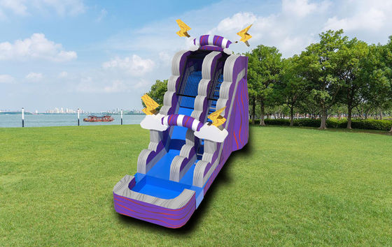 Deslizamiento de agua inflables morado con piscina y patio al aire libre