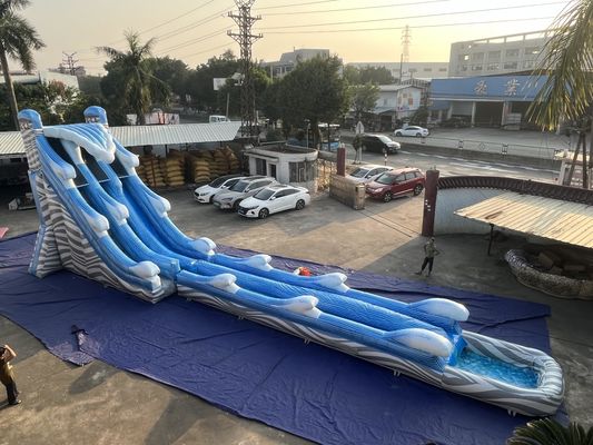 Olas grandes toboganes de agua inflables con piscina larga Color azul