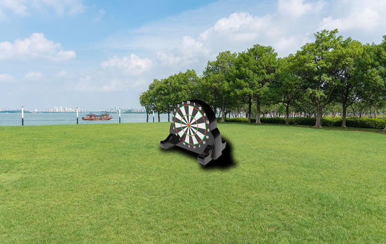 Juegos inflables de dardos de fútbol gigante para parque de juegos al aire libre