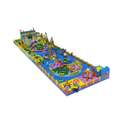 Gran parque de atracciones inflable con obstáculos de laberinto grandes toboganes piscina de pelota