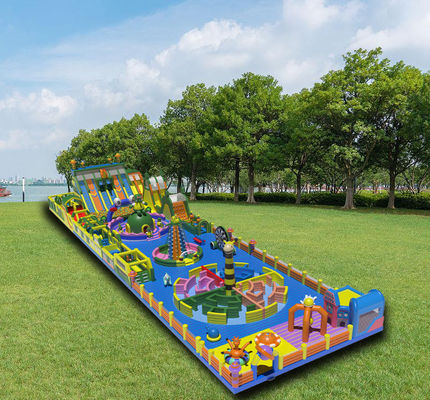 Gran parque de atracciones inflable con obstáculos de laberinto grandes toboganes piscina de pelota