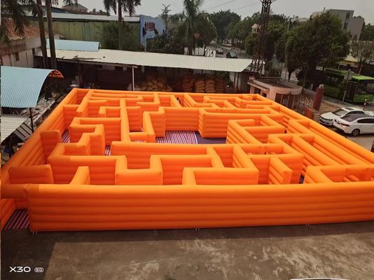 Naranja 100SQM Parque al aire libre patio de recreo laberinto inflable para alquiler