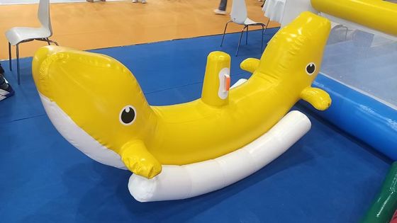 Juguetes de delfines amarillos suaves Juegos inflables para patios de juego interiores