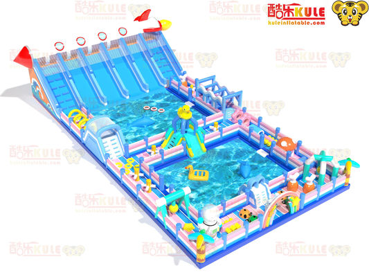 Gran parque de diversiones de agua inflable Obstáculos alrededor de dos grandes piscinas 15 * 30 * 7m