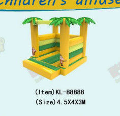 Niños castillo inflable con patrones de monos