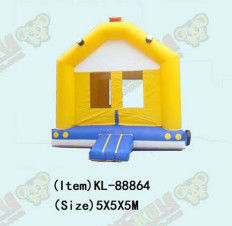 Color amarillo Modelo sencillo Inflable Castillo Rebobinado 5*5*5m