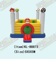 Los pájaros enojados salteador inflable castillo con columnas