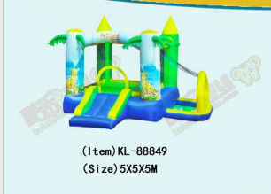 Pequeño castillo inflable comercial con piscina para niños
