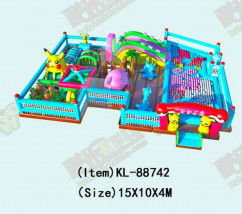 Variadas formas coloridas Parque de diversiones para niños tobogán inflable
