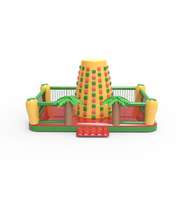 Escalada Hinchable: Un Divertido Parque de Aventuras al Aire Libre con Palmeras Tropicales