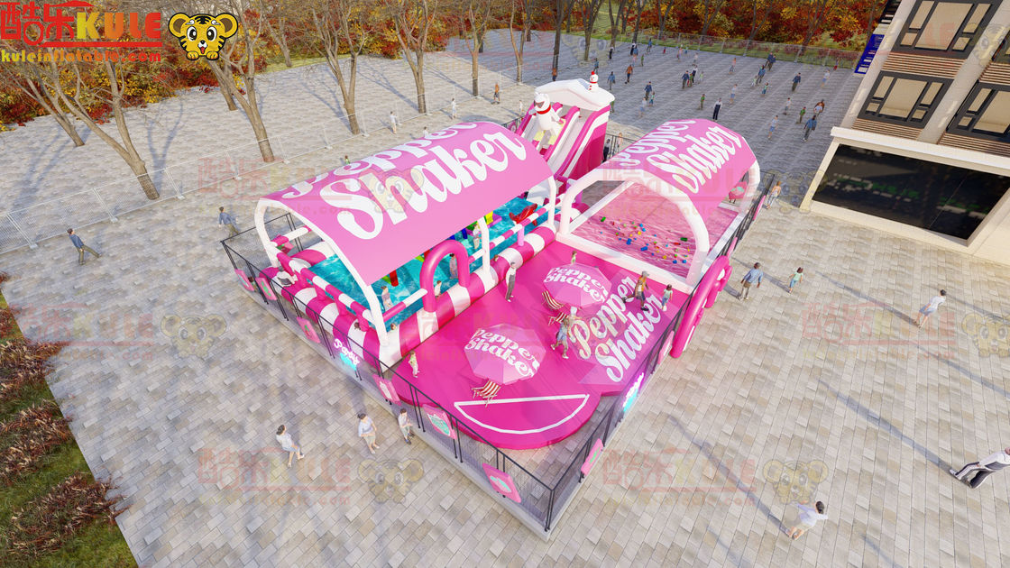 Parque de juegos de agua inflable de color rosa 20 * 15m para sentir el verano